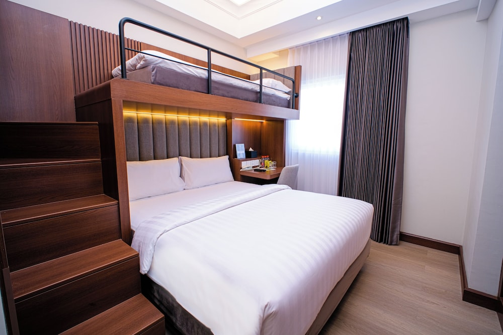 Deka Hotel Surabaya HR Muhammad 17/50