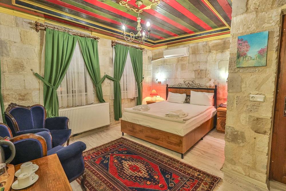 Bedrock Cave Hotel 28/50