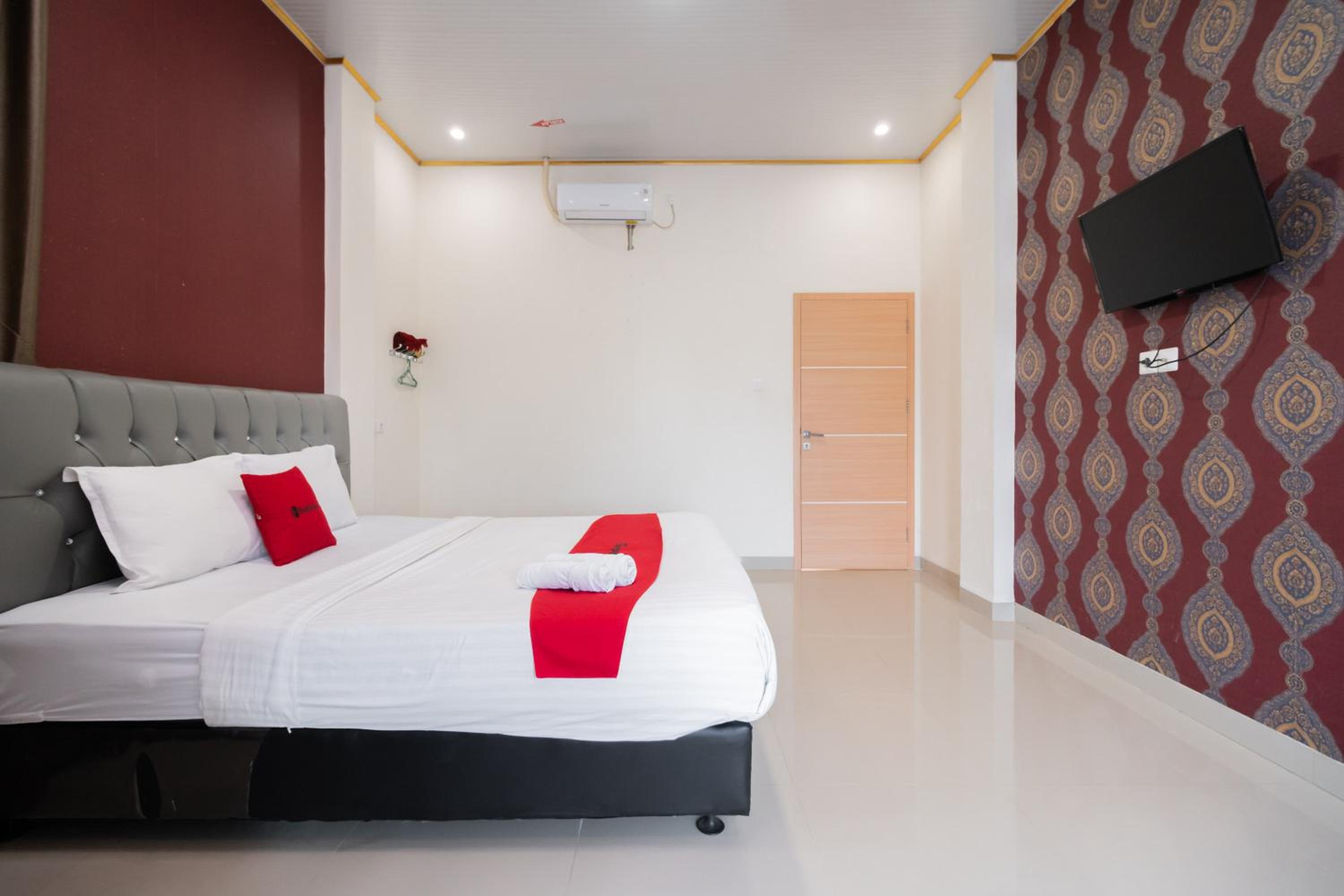 OYO 1648 Penginapan Three Joye 30/47