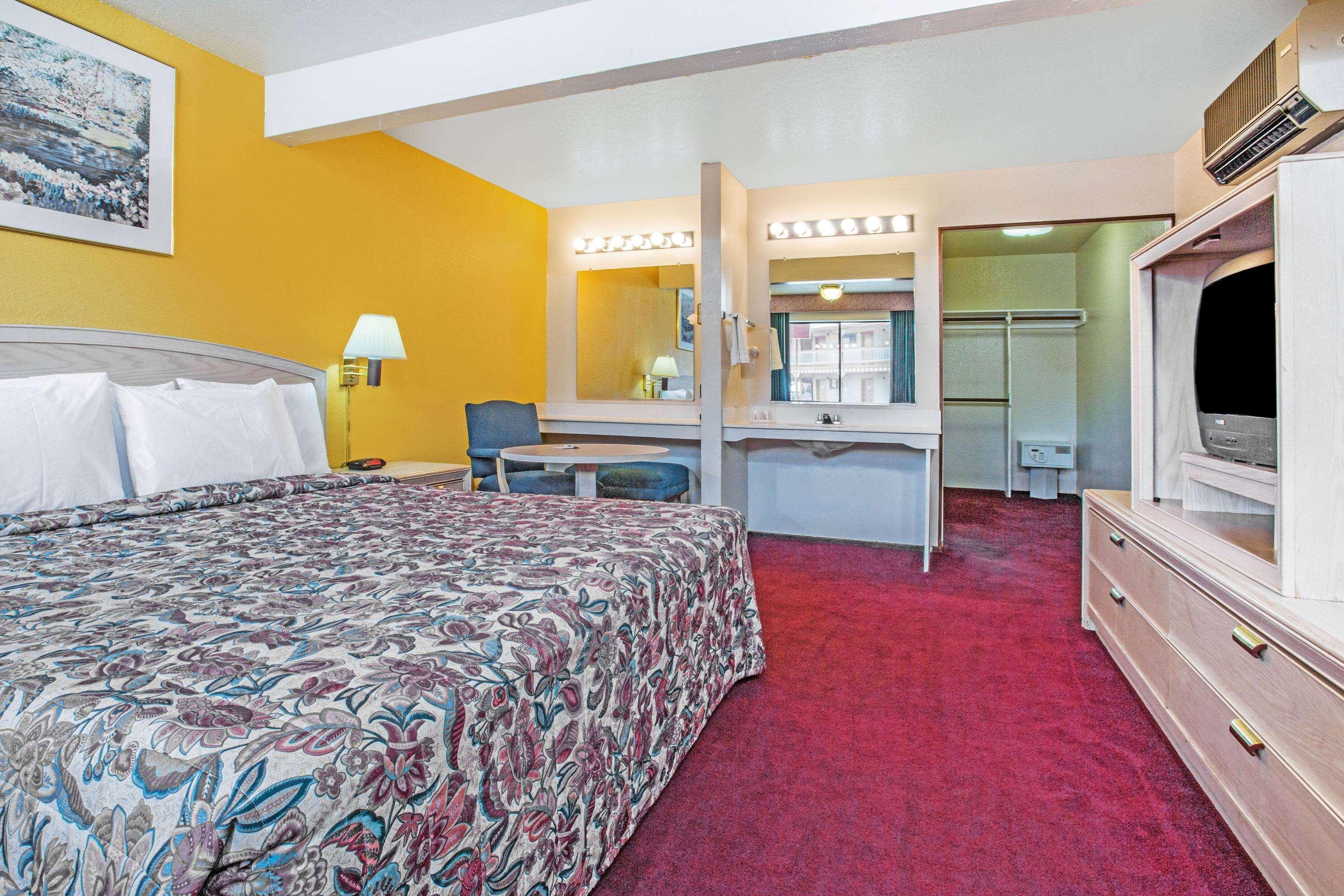 Travelodge By Wyndham Turlock 9/18