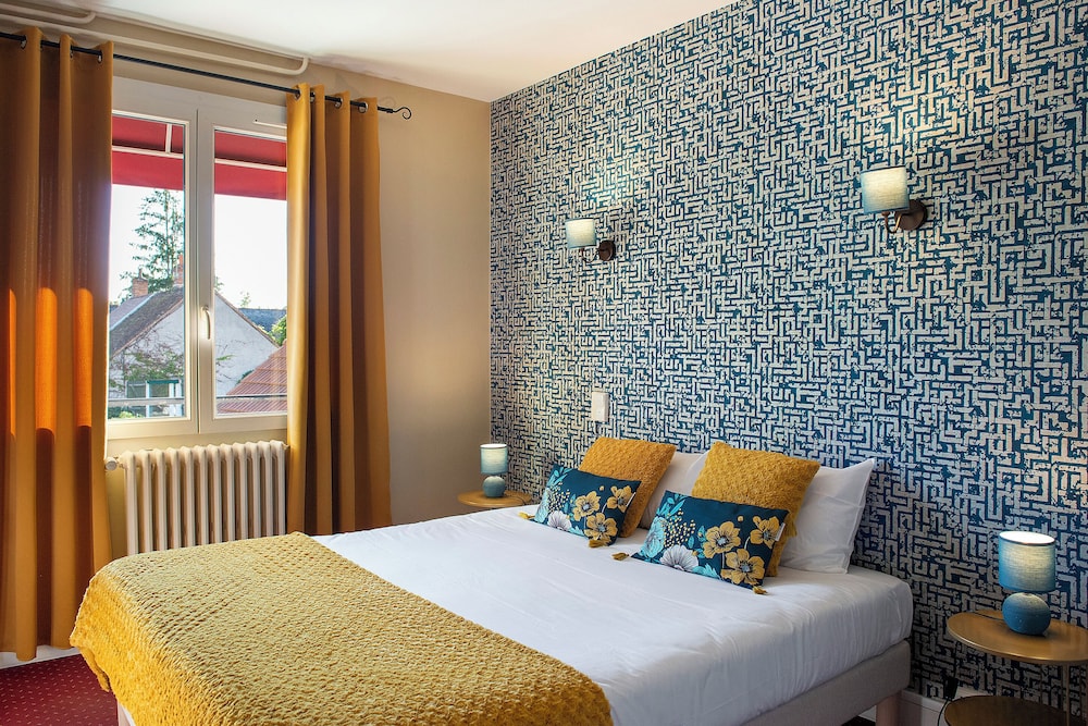 HOTEL LE SAINT CYR 18/41