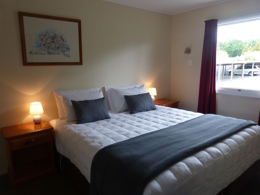 Spa Lodge Motel 11/49