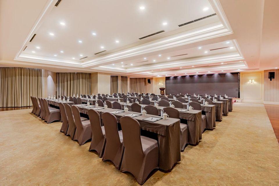 Anhui Hotel 23/24