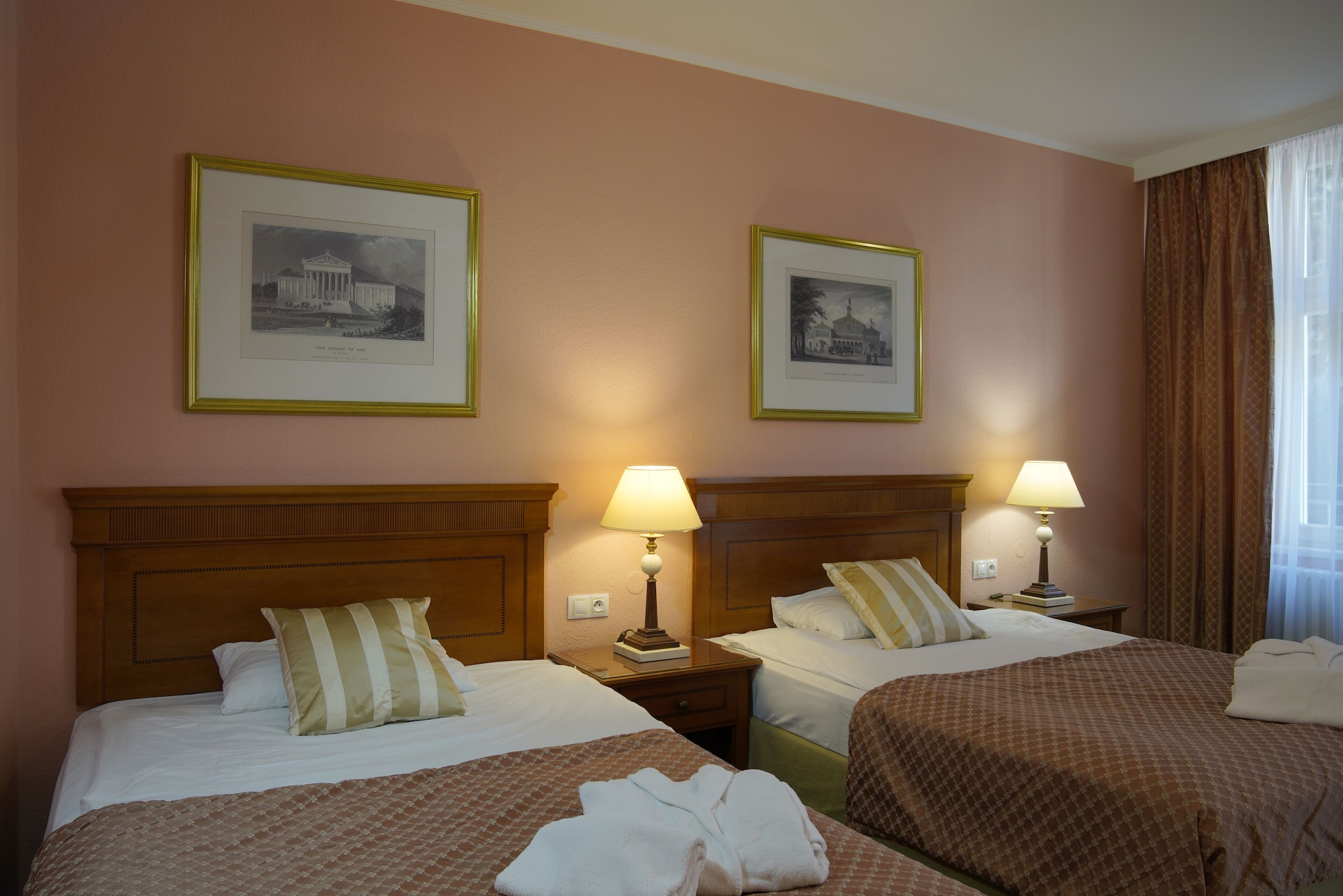 DELUXE, DOUBLE OR TWIN BED, BALCONY