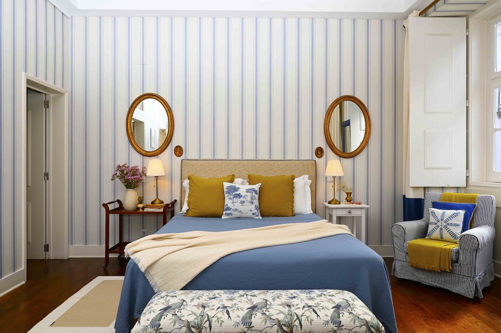 SUPERIOR, STUDIO, SUITE, DOUBLE BED