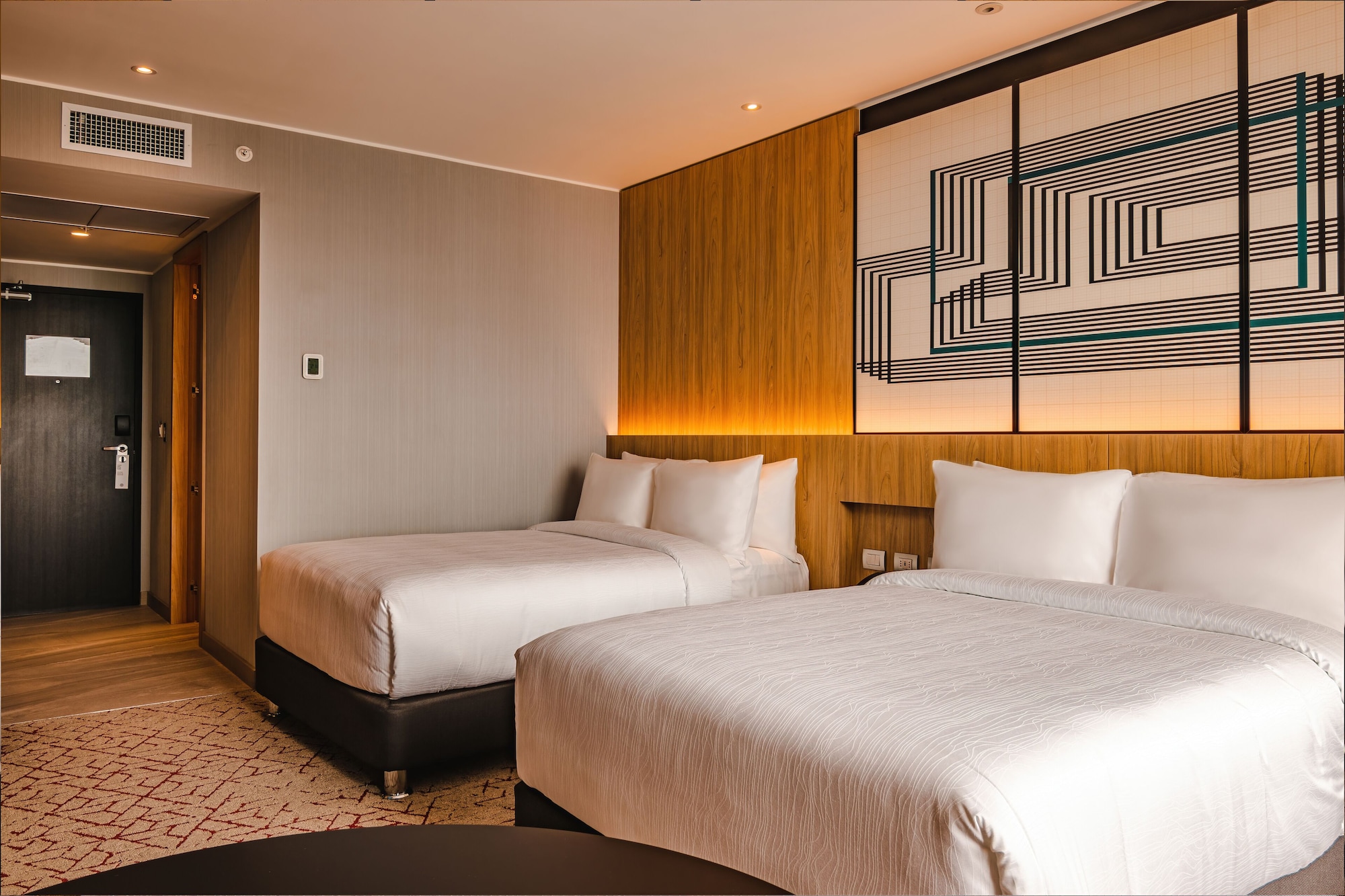 DELUXE, 2 DOUBLE BEDS