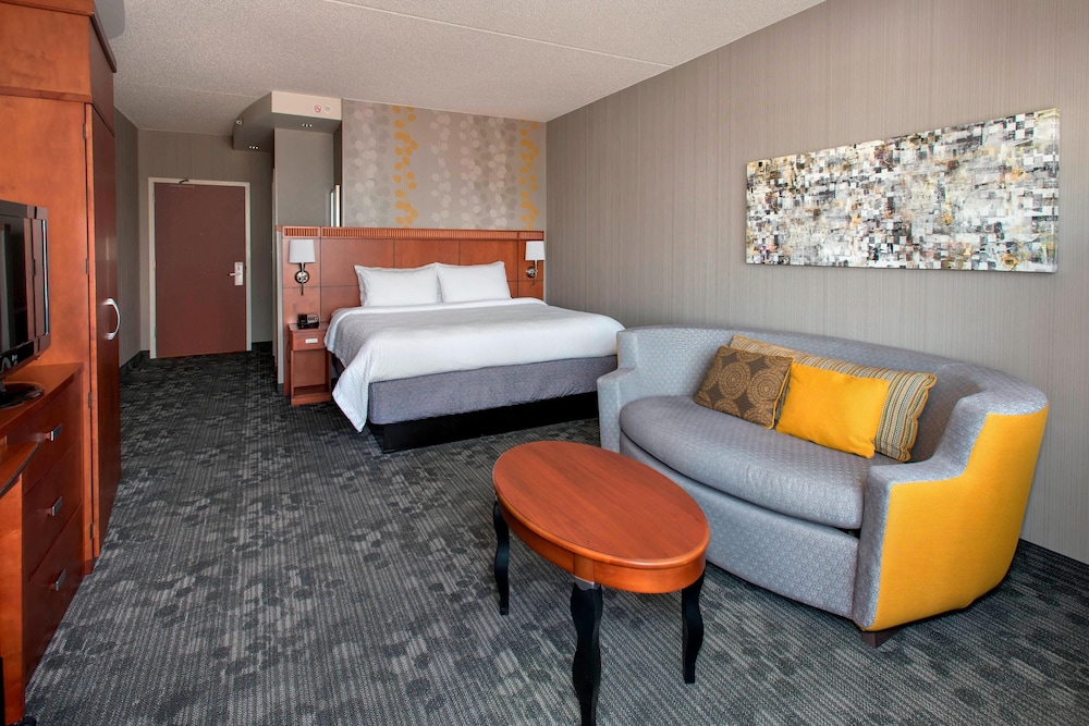 Courtyard By Marriott Republic Aprt Long Island Farmingdale 21/71
