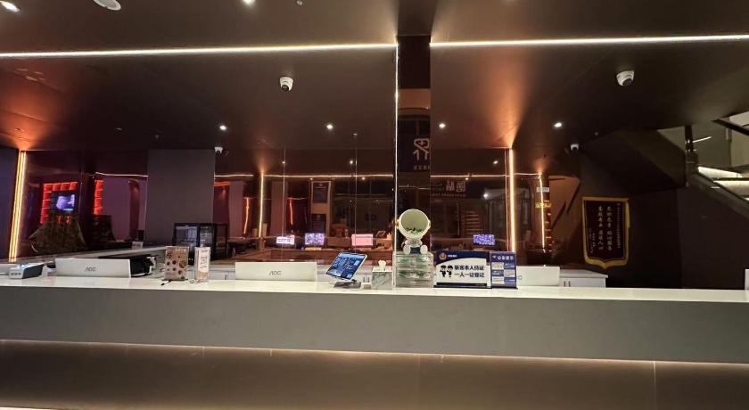 Dequan Luxury Hotel (Chaoyang High speed Railway Station Shilibao Subway Station Branch) 8/50