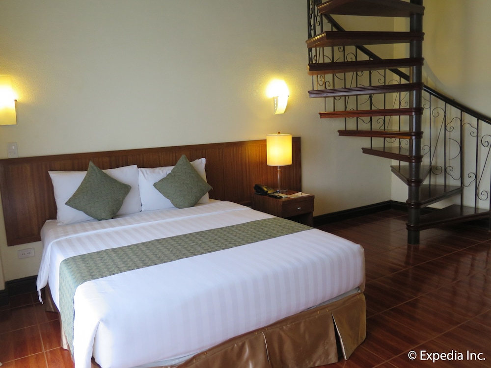 The Suites at Mount Malarayat 12/60