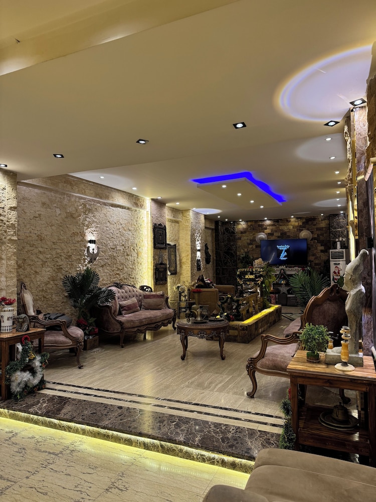 Sahara Pyramids Inn 32/50