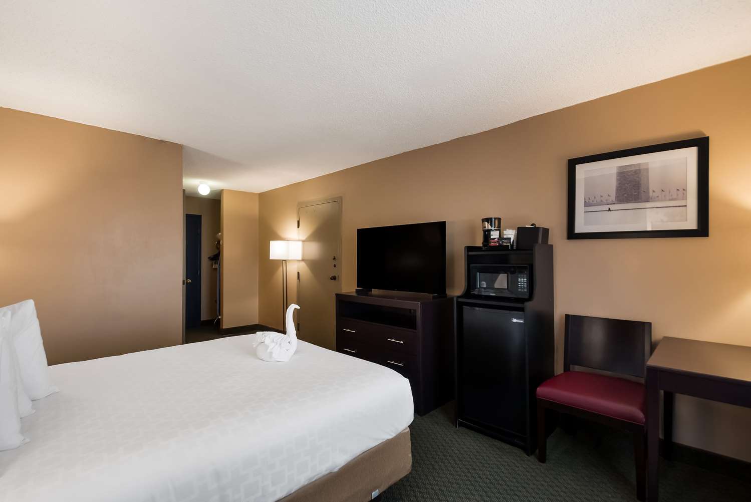 غرفة بسرير كوين بحوض استحمام لذوي الإعاقة، Best Western Springfield 2/4