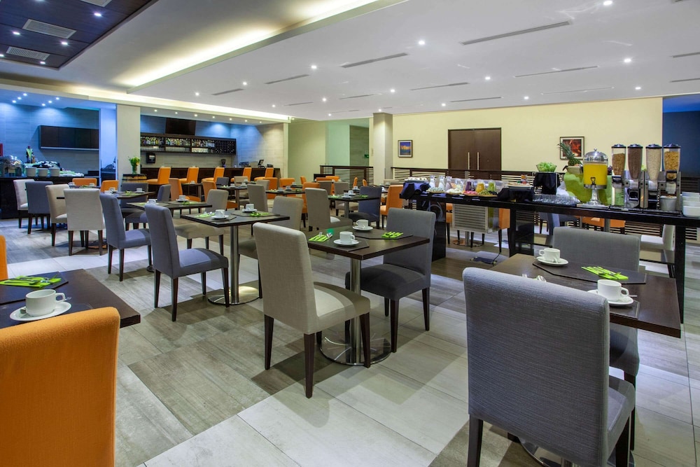 Wyndham Santiago Aeropuerto 50/79