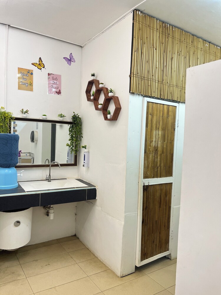 Big Paul Hostel - Adults Only 3/50