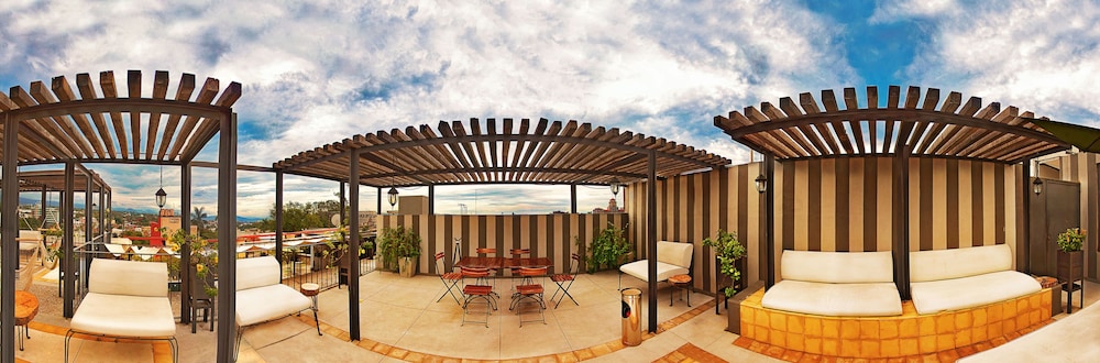FLOR DE MAYO HOTEL AND RESTAURANT 37/47