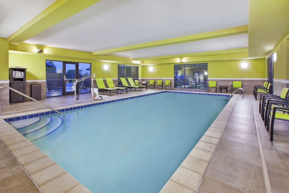 swimming pool spa