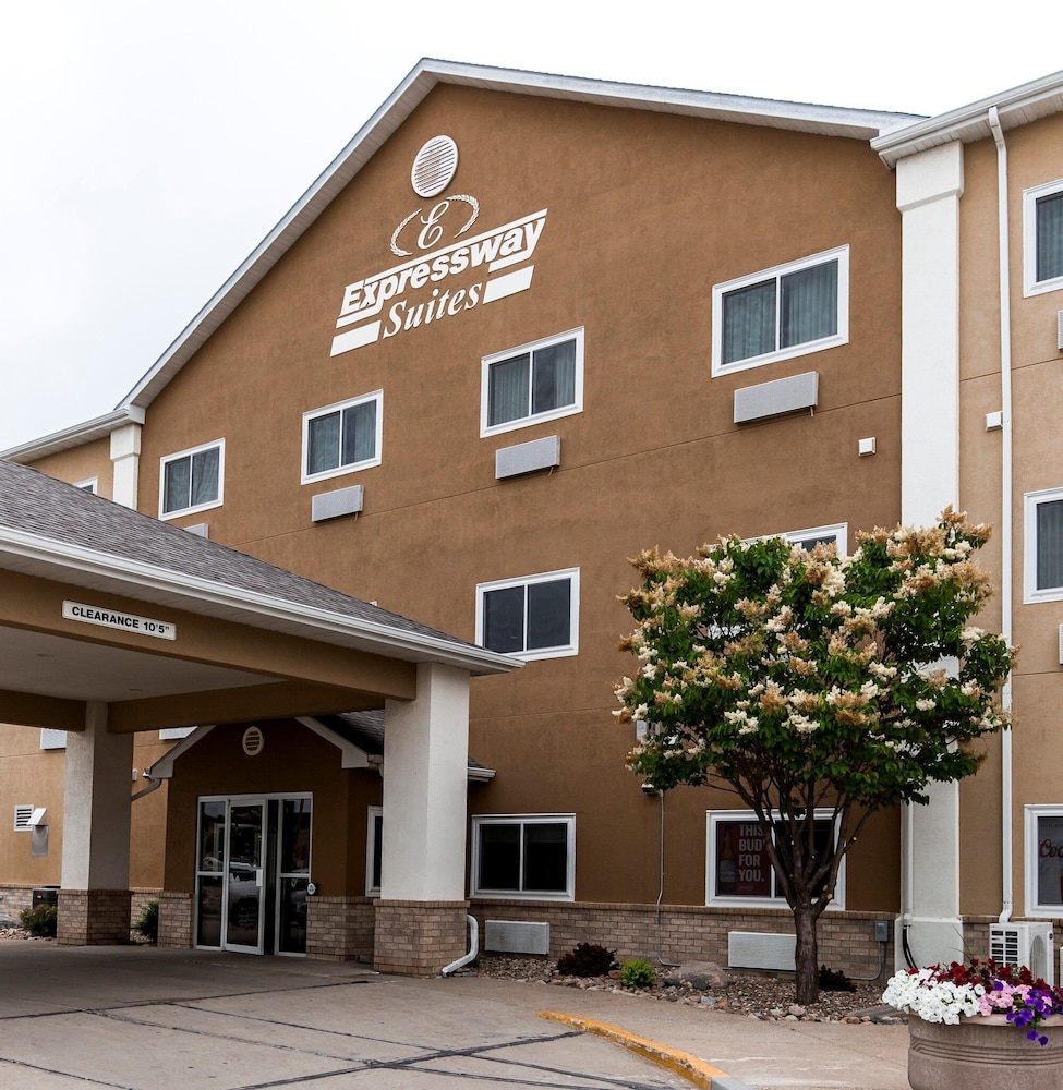 Expressway Suites Bismarck 5/65
