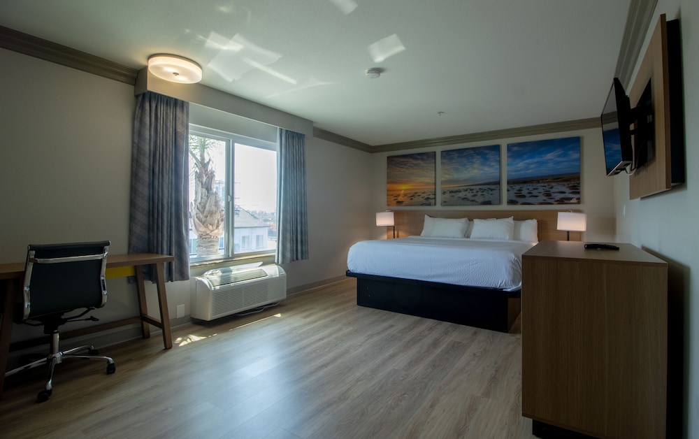 Days Inn by Wyndham Carlsbad 24/45