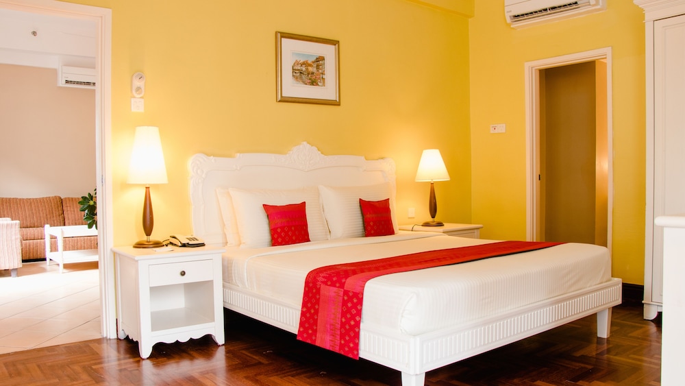 Colmar Tropicale, Berjaya Hills 26/76