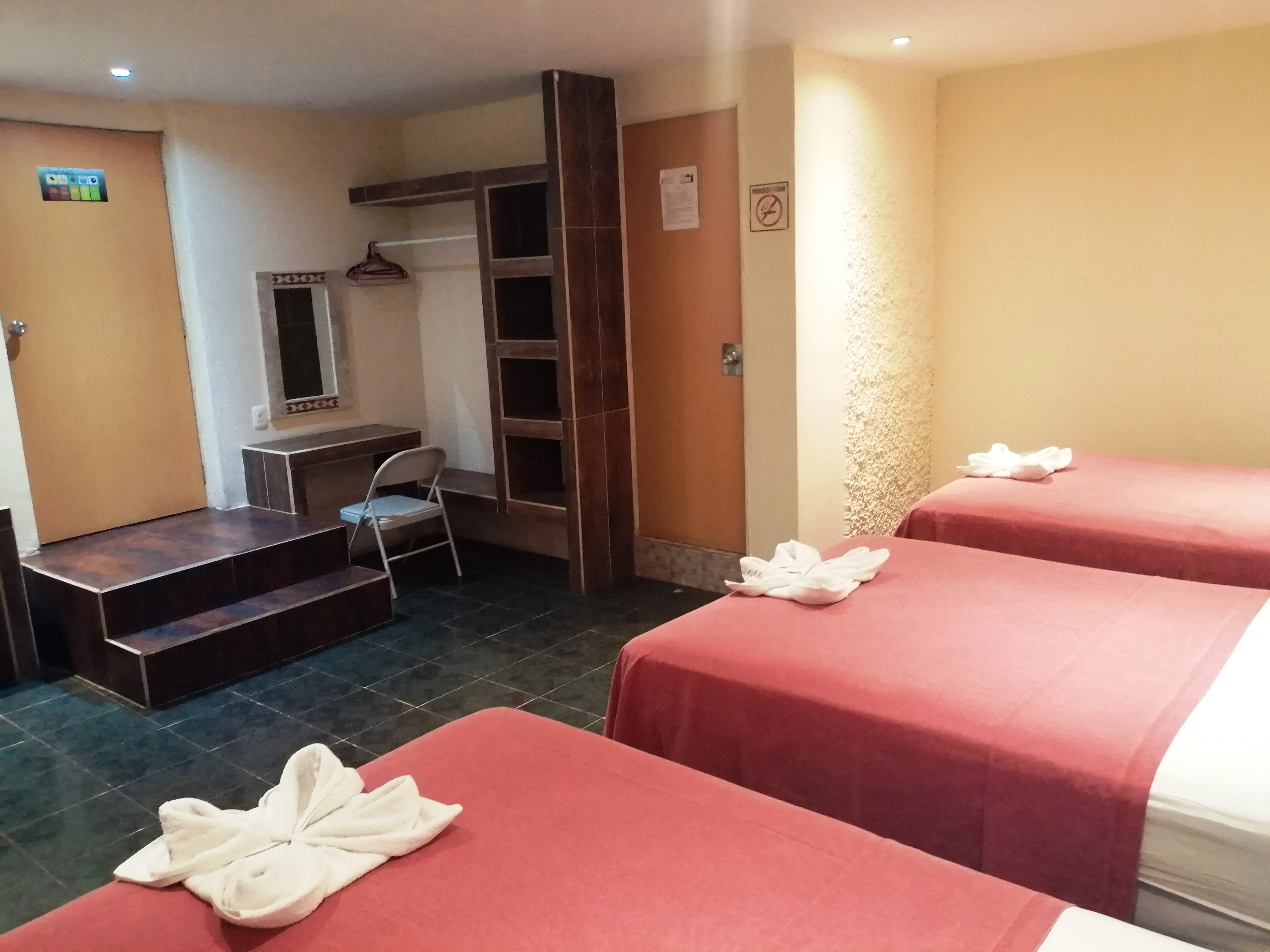 غرفة قياسية ثلاثية بسرير مزدوج، Hotel Ashly 4/7