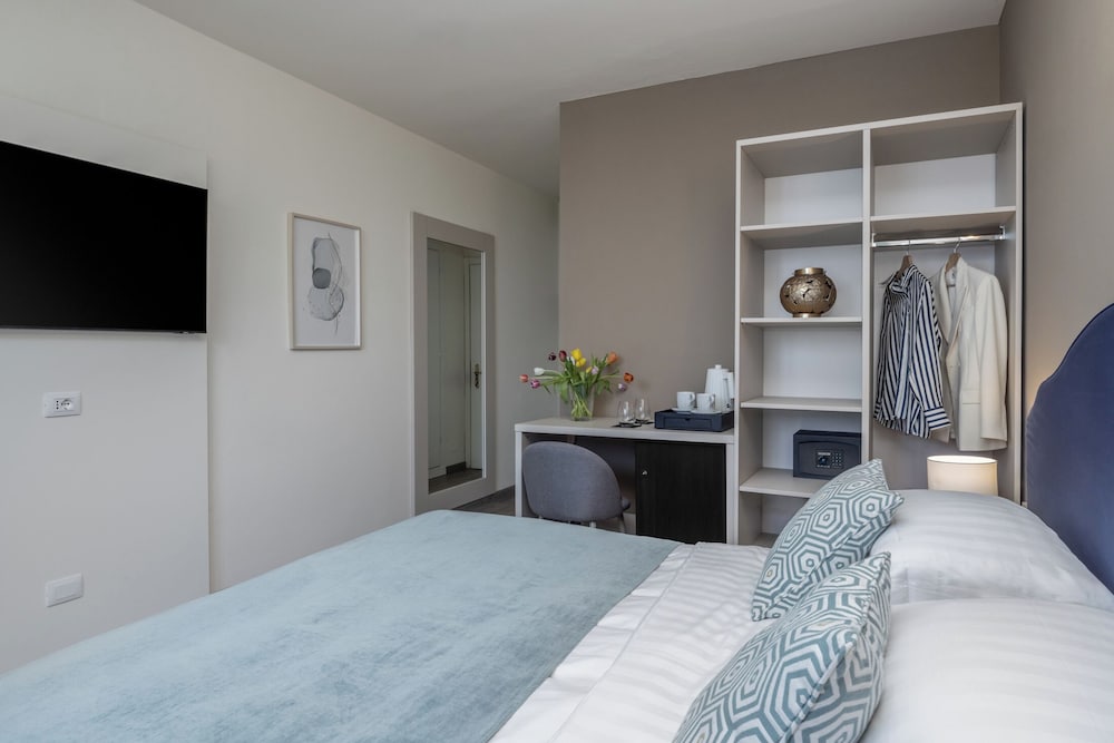 Belvedere, King Bed