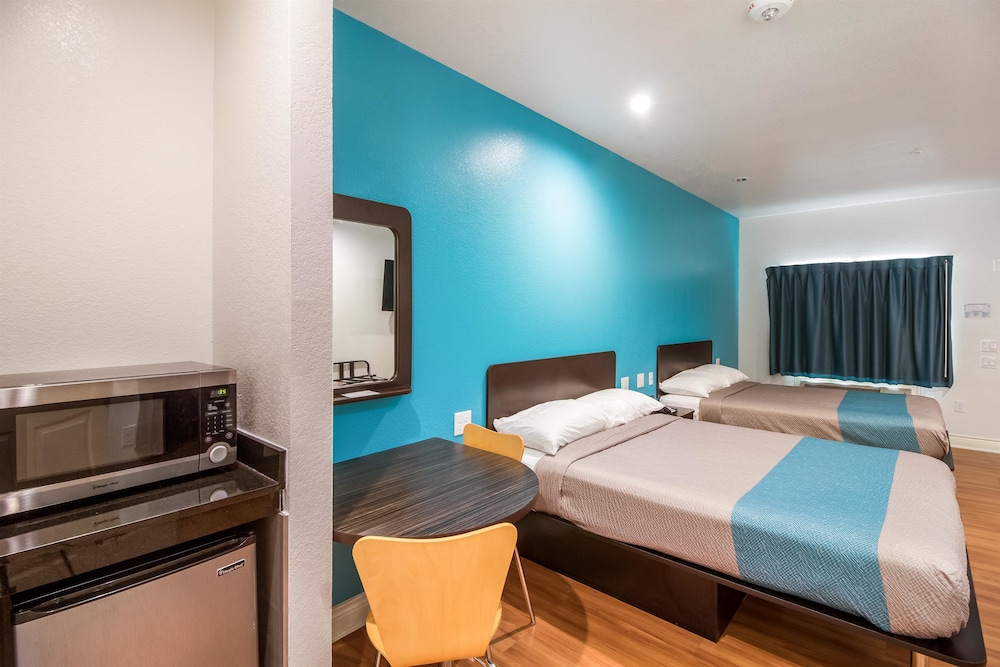 Motel6 Houston, TX - North 28/55
