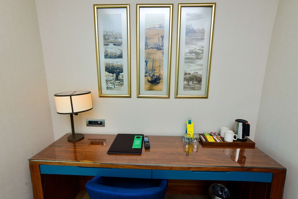 Golden Tulip Istanbul Bayrampasa 8/50