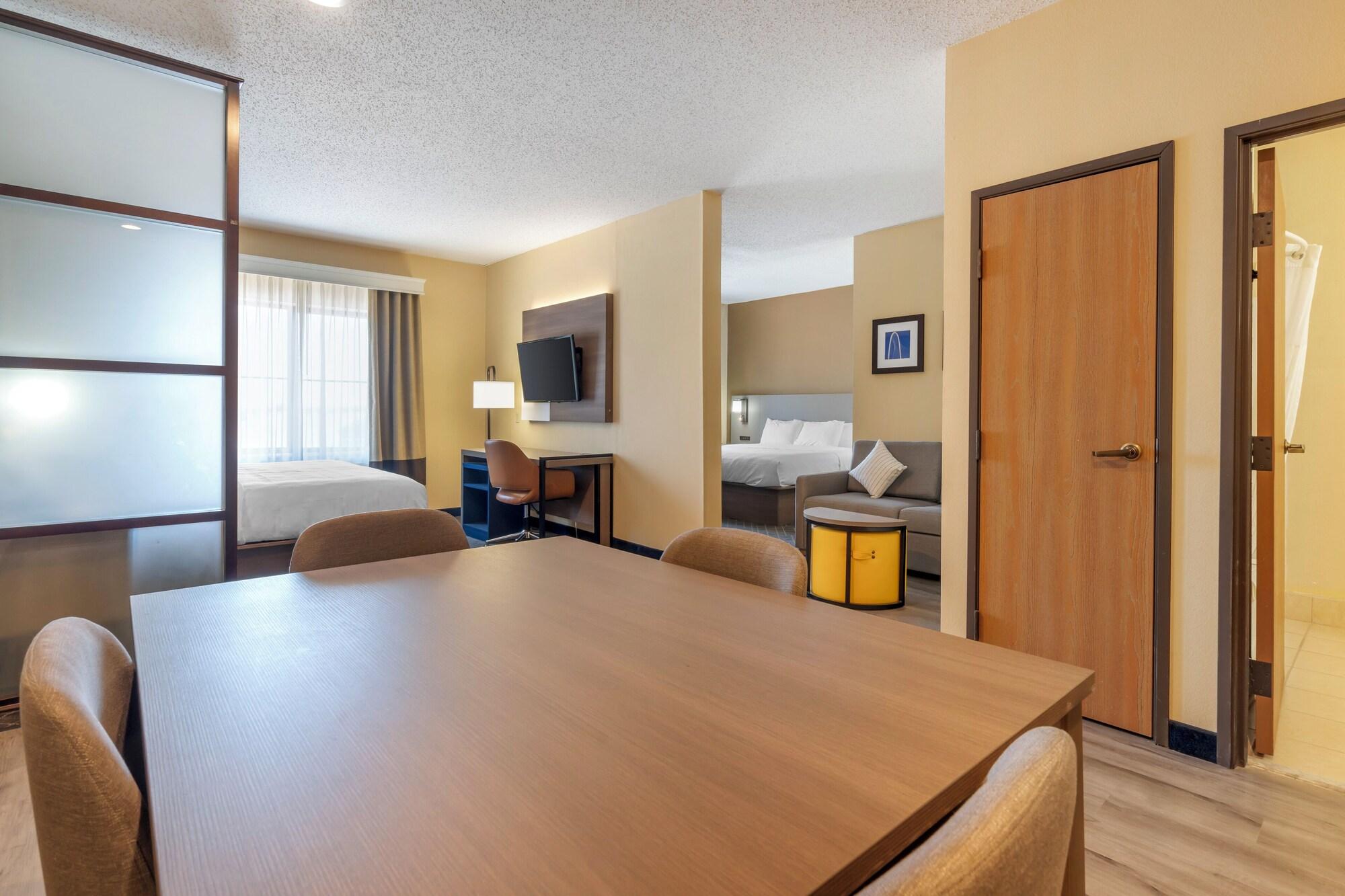 Efficiency, Suite, Multiple Beds