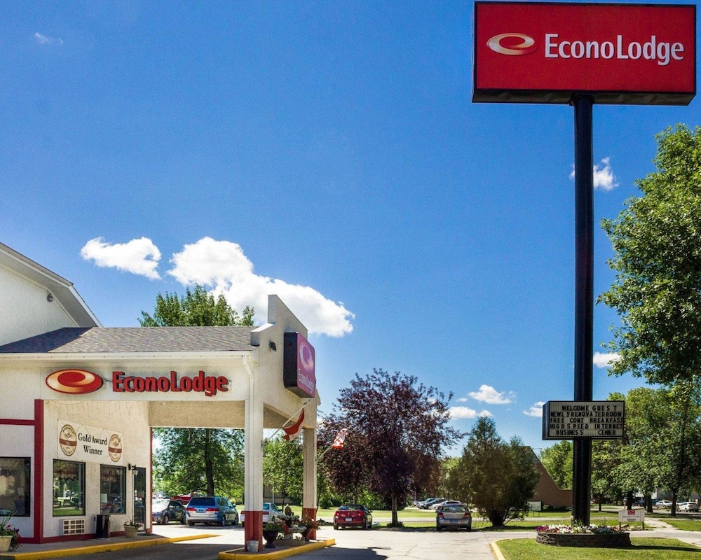 Econo Lodge Grand Forks near University 2/39