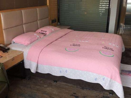 Boutique, Queen Bed