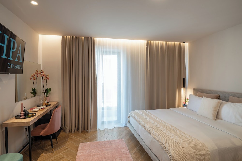 IRA Hotel 22/63