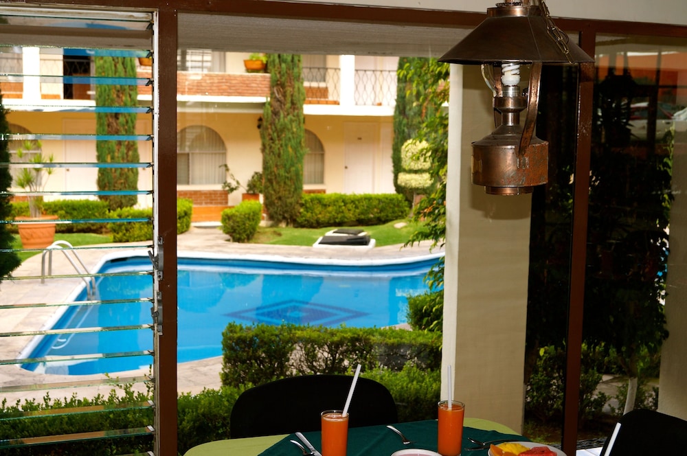 Villa del Sol and Suites 10/62