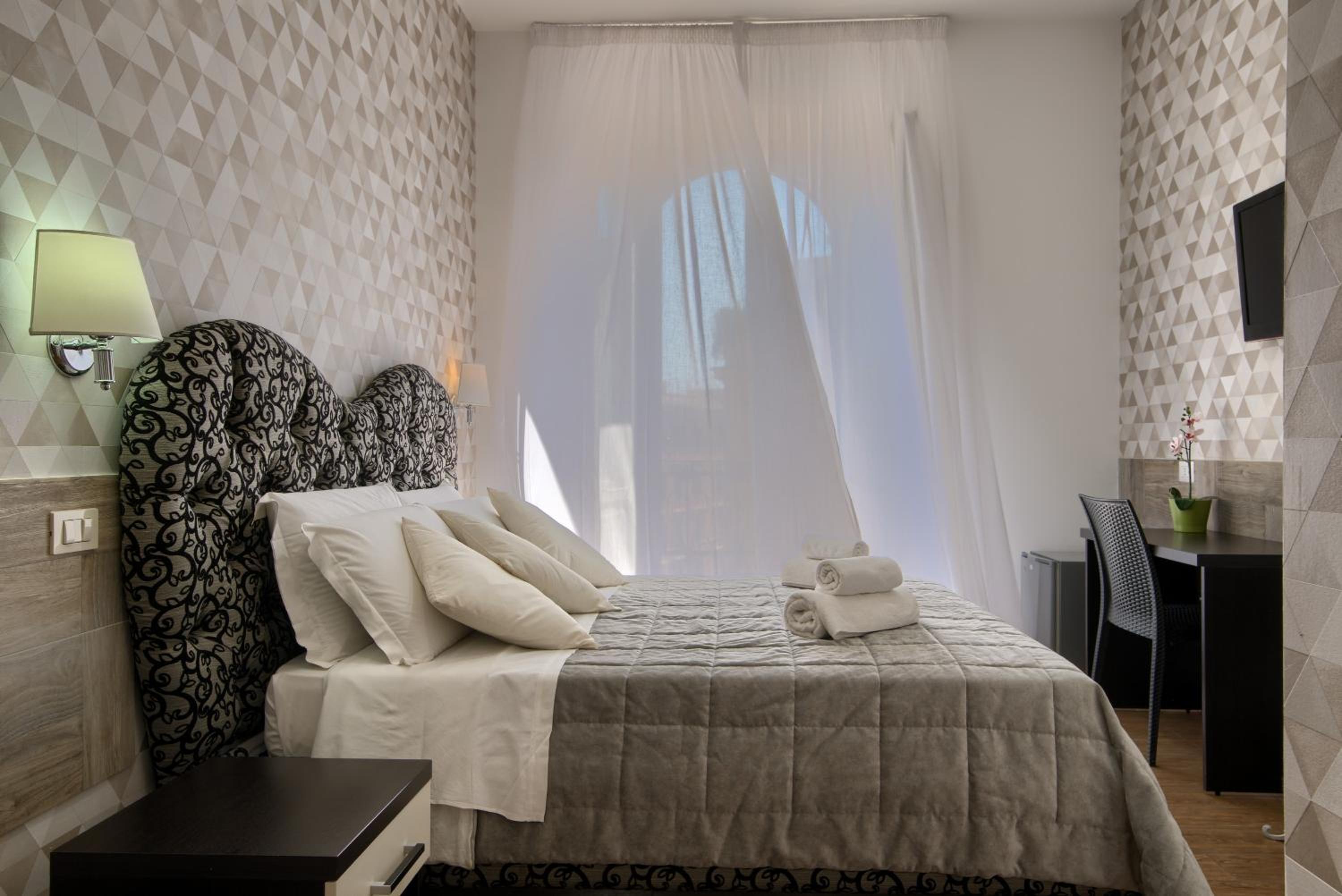 Domus Pietro Inn 10/27