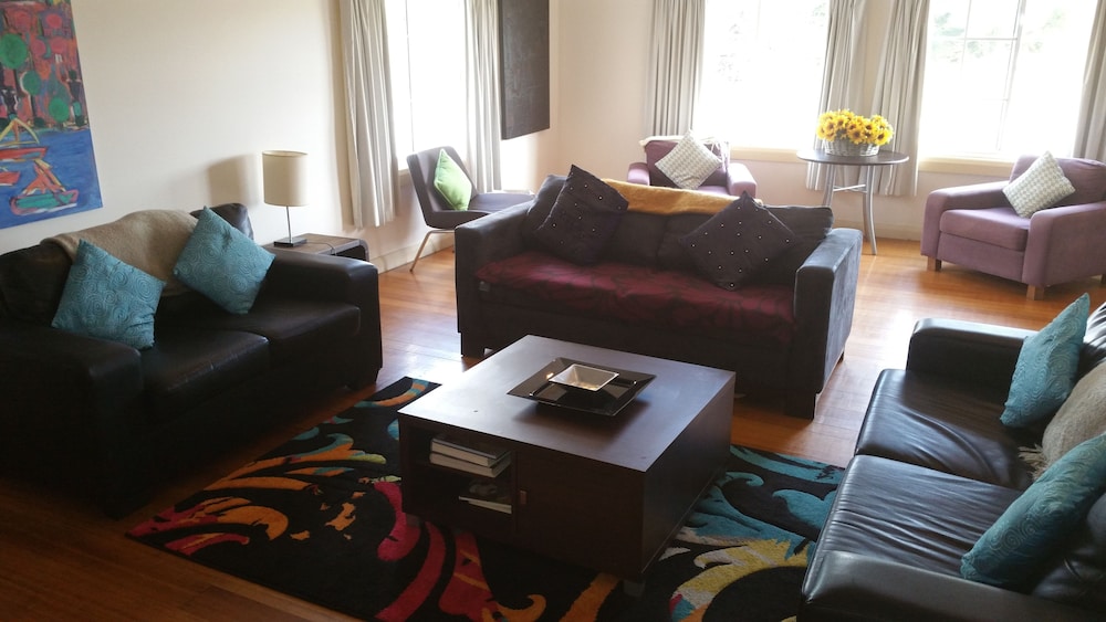 RIVERSDALE ESTATE COTTAGES 16/39