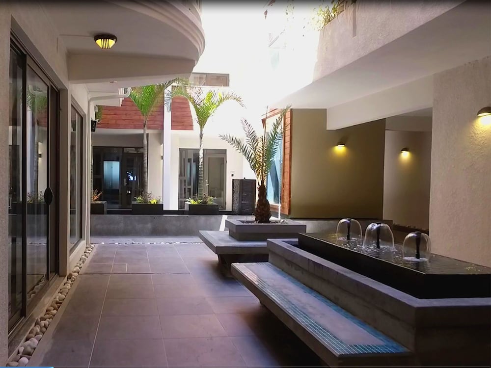 Pereybere Hotel And Apartments 34/44