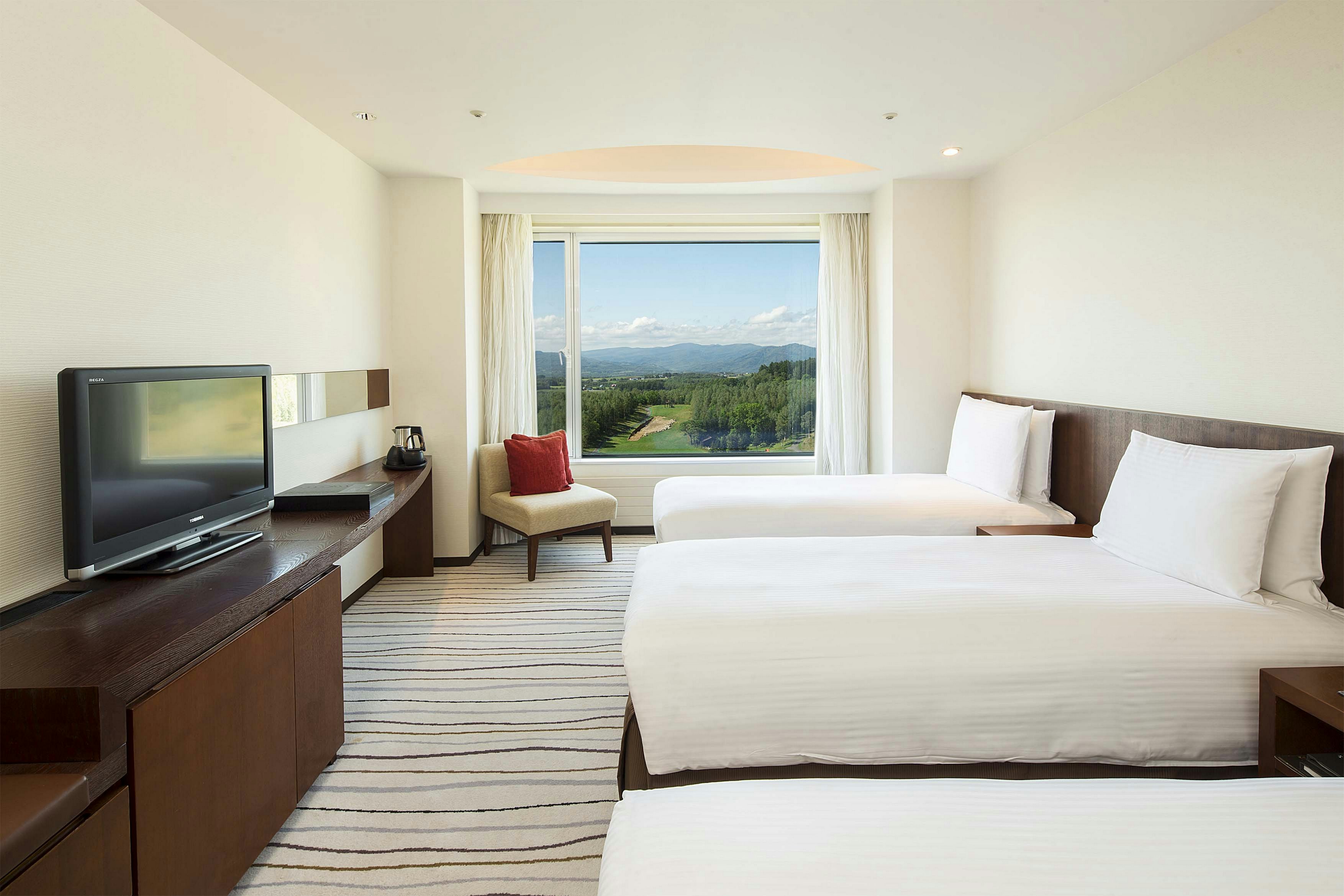 DELUXE, FAMILY, TWIN BEDS
