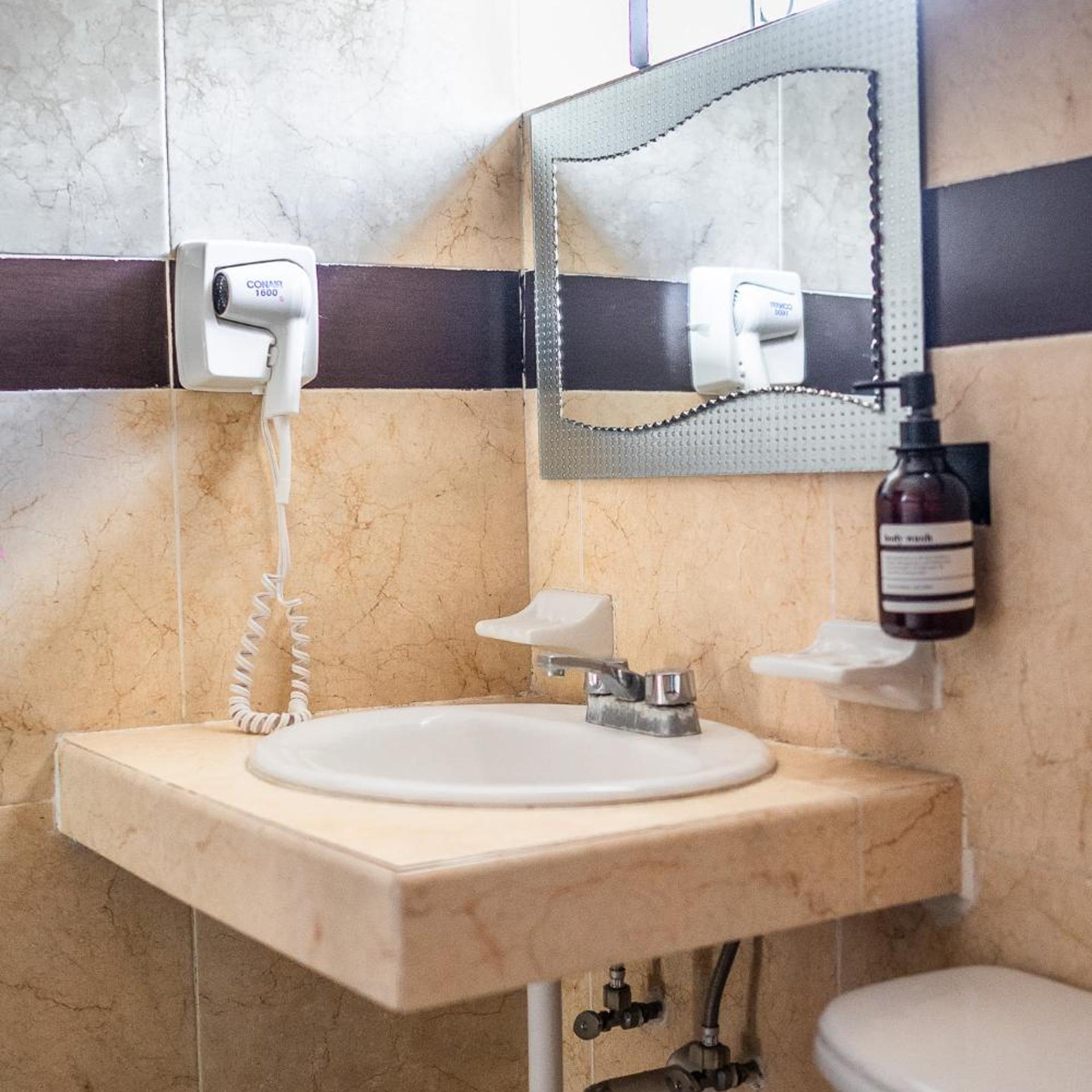 غرفة بسرير مزدوج بشرفة، SUITE HOTEL MARIA DE LA LUZ 5/9