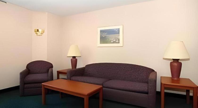 Baymont By Wyndham Mooresville 26/37