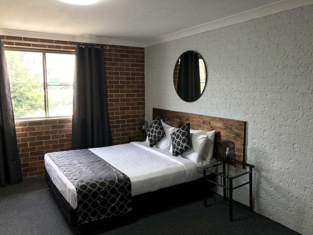 DELUXE, QUEEN BED, BALCONY