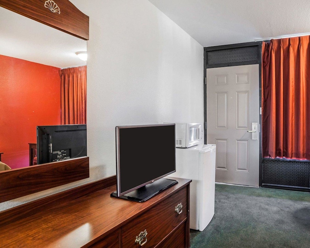 Econo Lodge Jefferson City 28/41