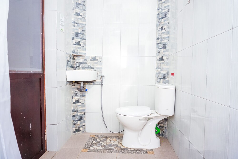 Hotel O Jalan Jenderal Sudirman Near Imam Bonjol Square Formerly Nelvi Guest House 46/50