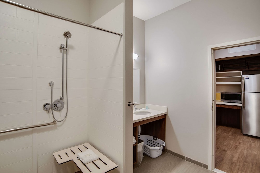 Efficiency, Suite, King Bed, Accessible، MainStay Suites Carlisle-Harrisburg 6/6