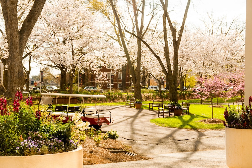 The University of Georgia Center for Continuing Education and Hotel 43/50