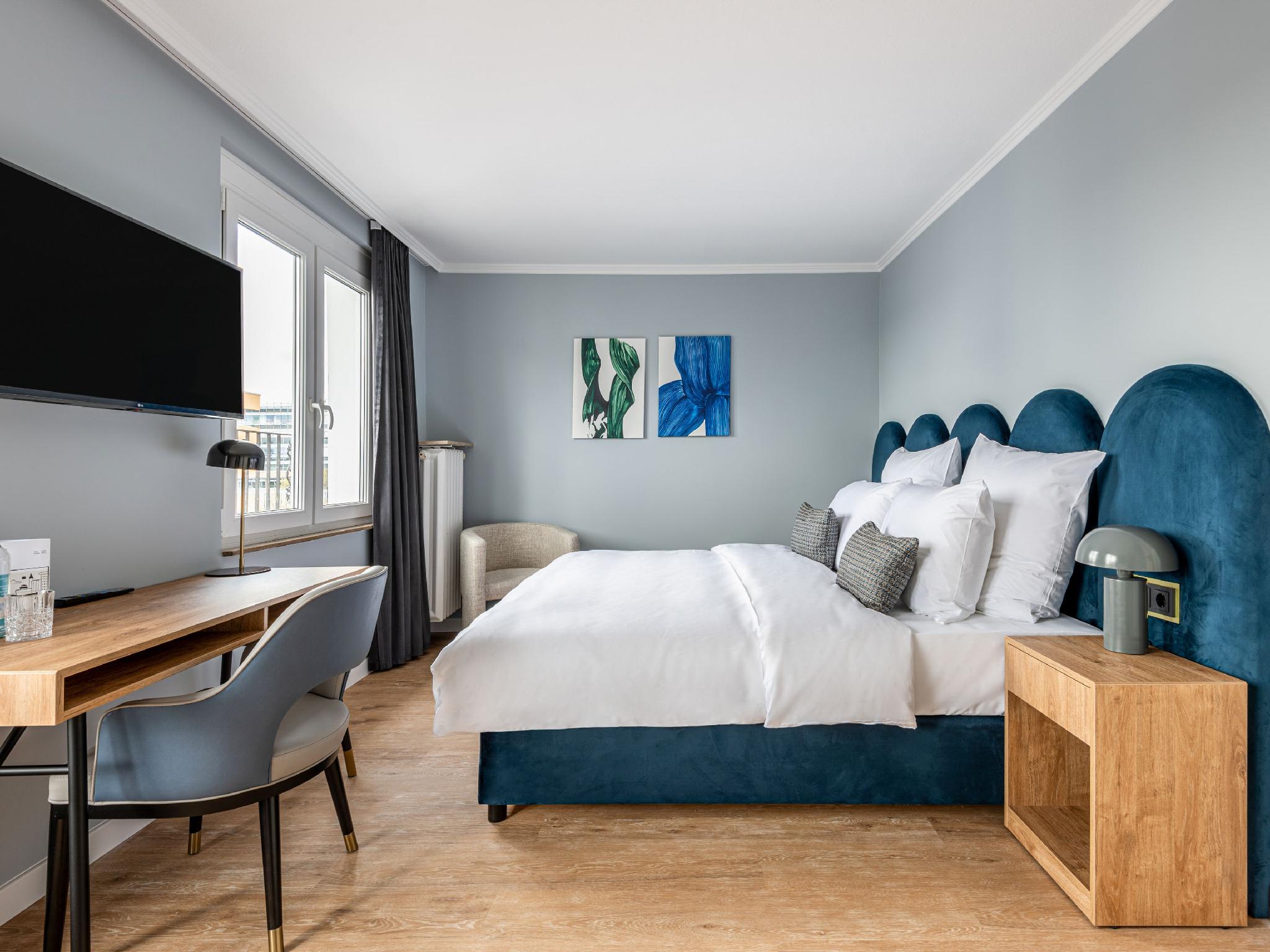 Medium, Studio, Balcony, Kitchenette
