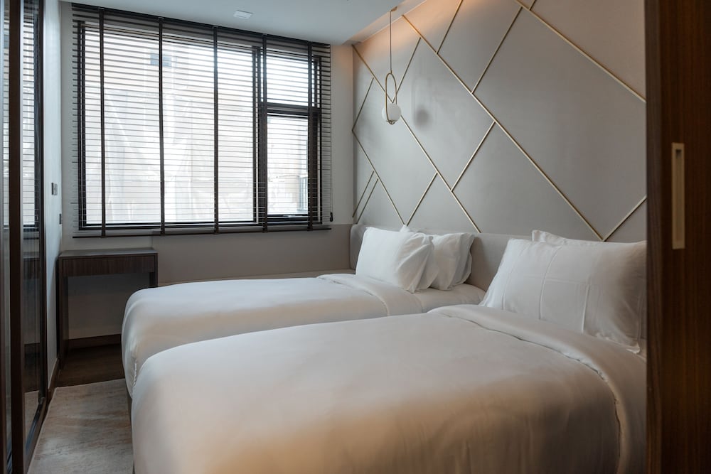 PREMIER, SINGLE BED