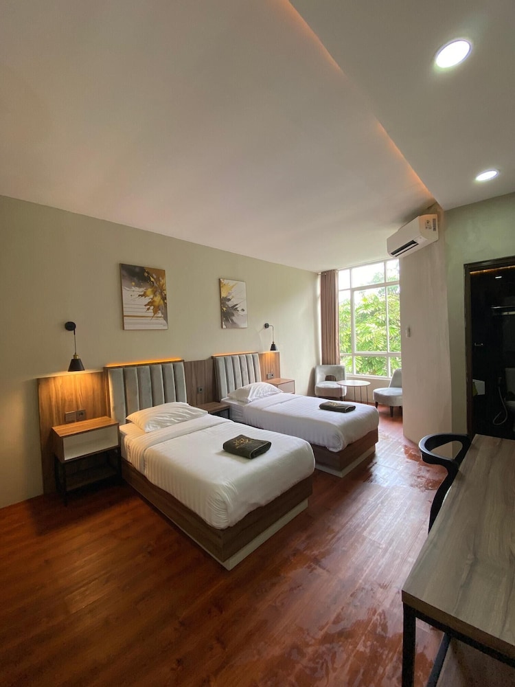 Hotel Kencana Jaya by ZUZU 22/50
