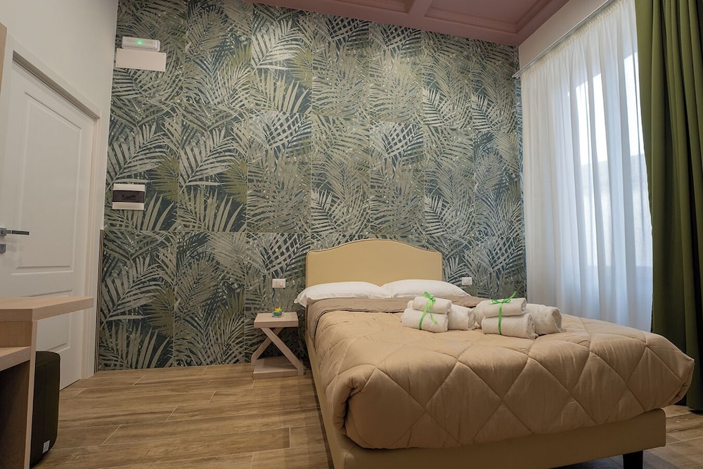 H. G. Boutique Toledo Napoli Centro 22/60