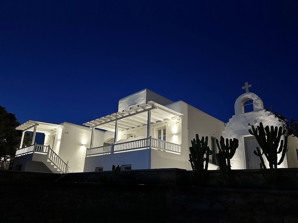 Sofos Suites 5/50