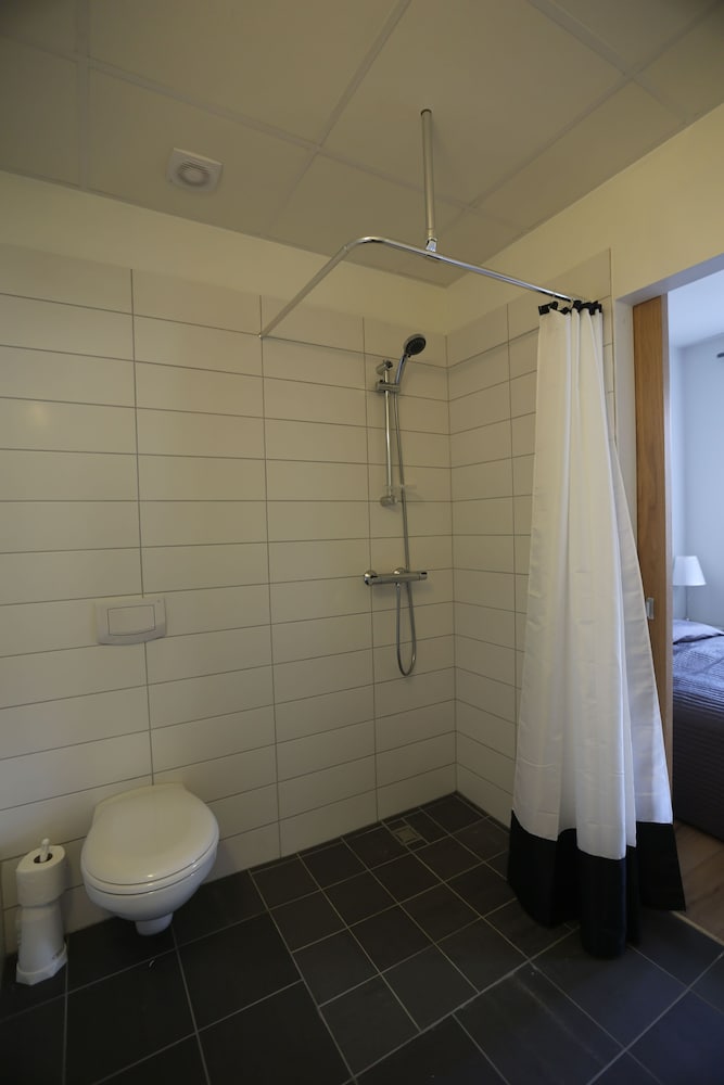100 Iceland Hotel 21/23