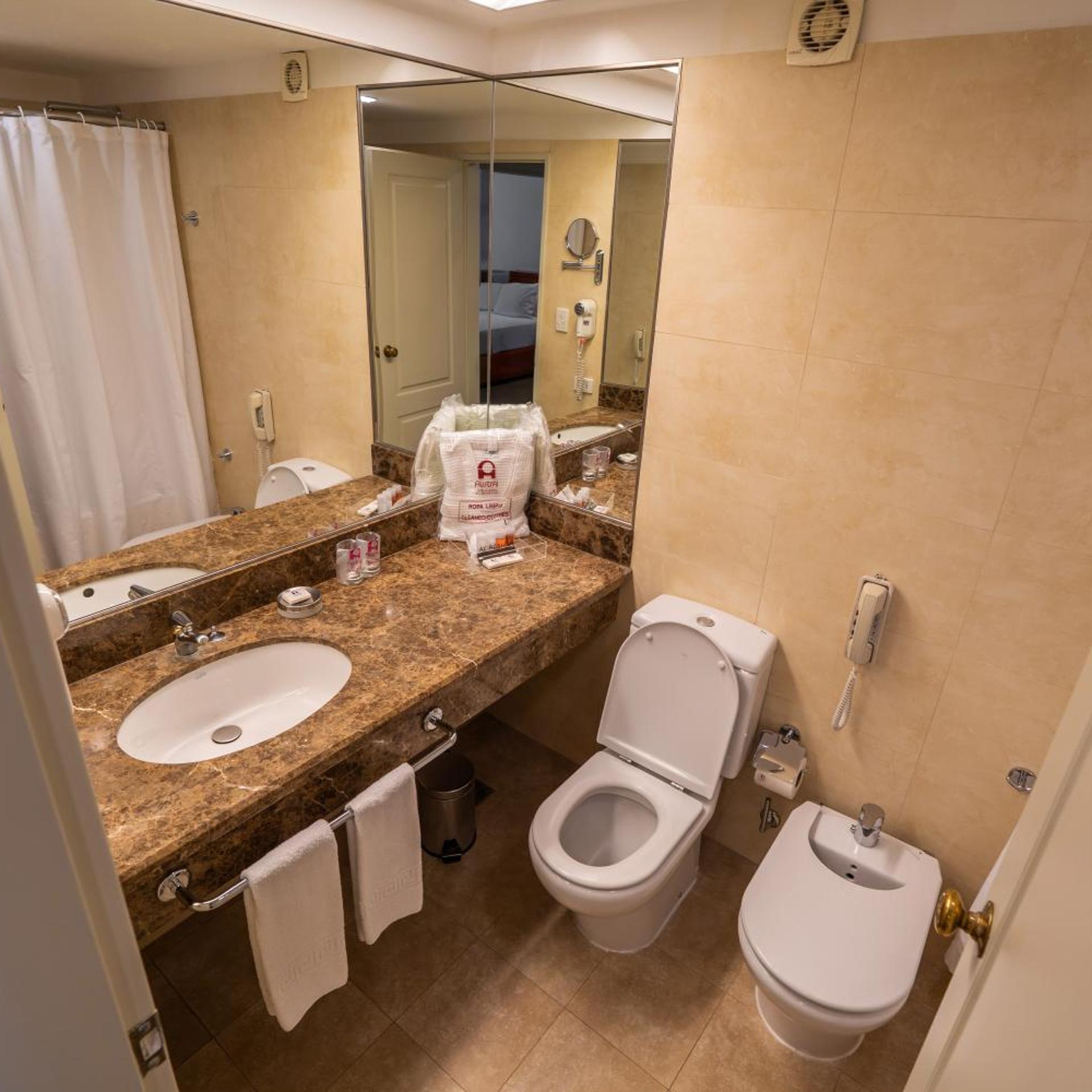 Austral Plaza Hotel 56/57
