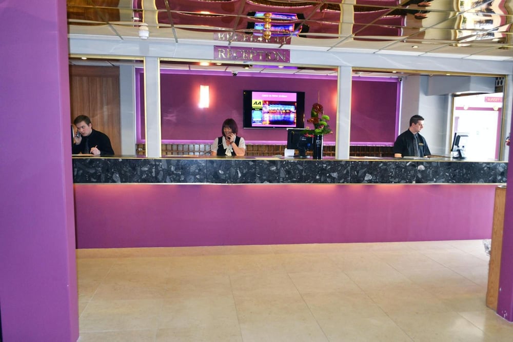 Lyndene Hotel 11/49